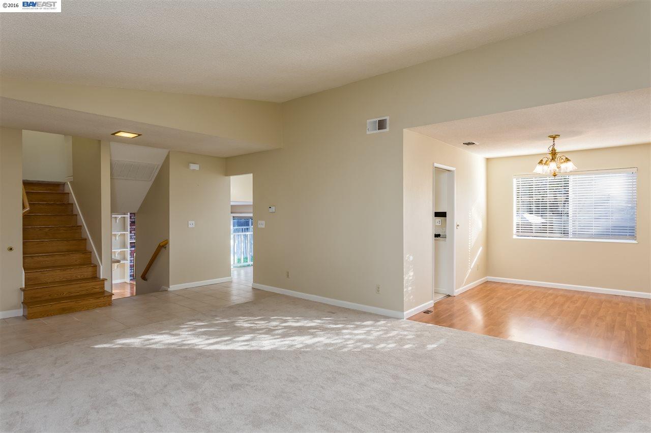 735 W Beverly Pl