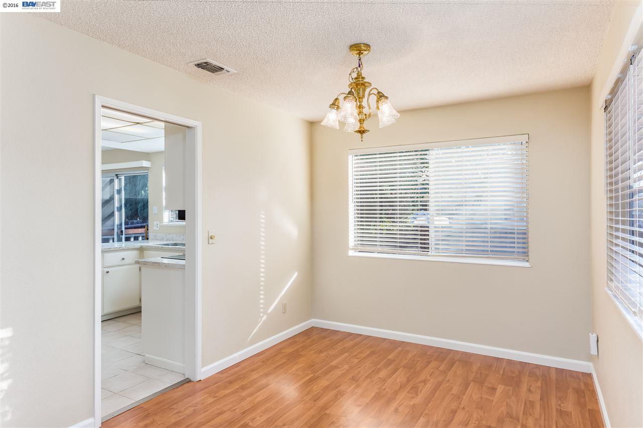 735 W Beverly Pl