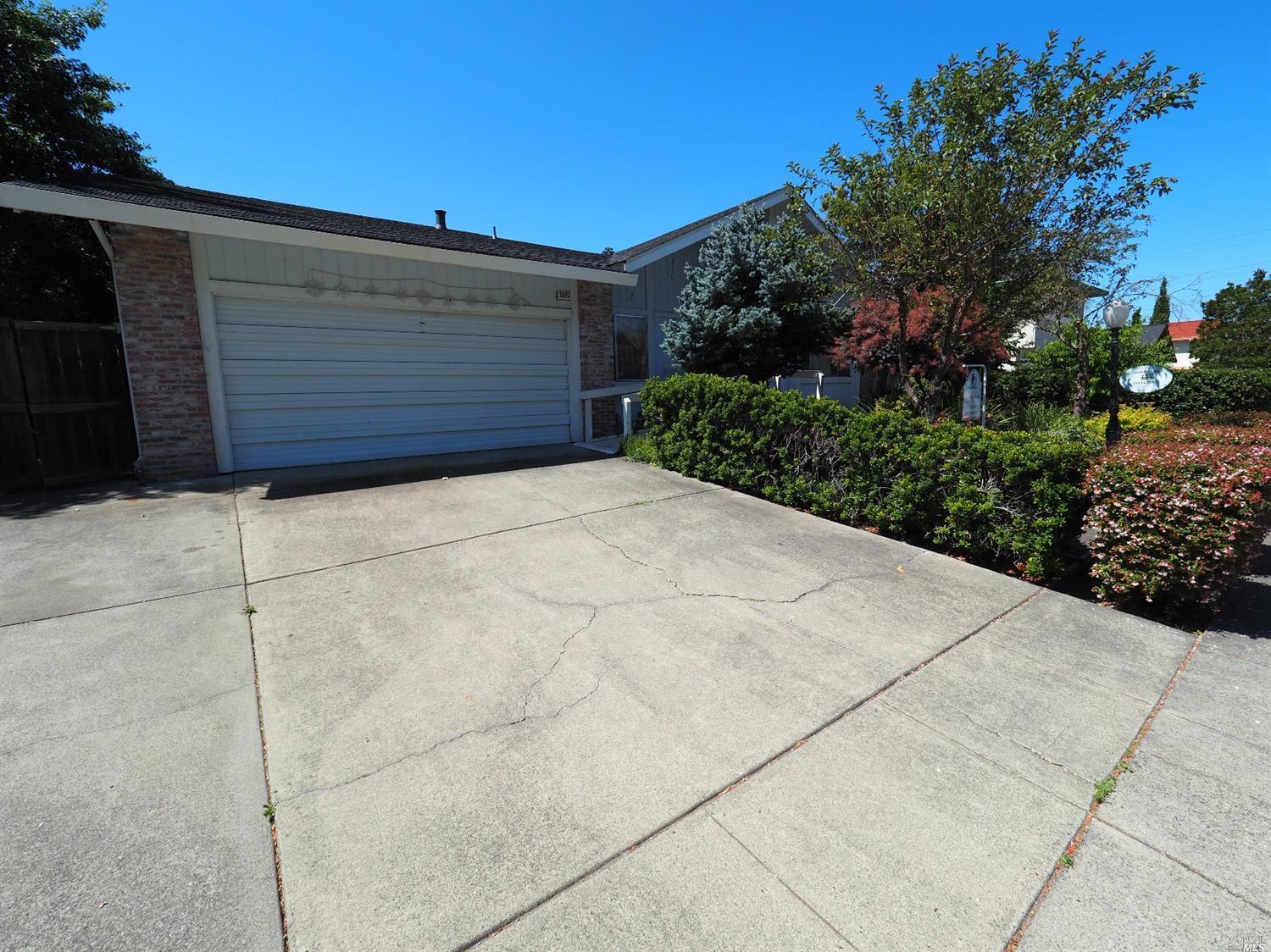 For Sale: 5695 Carriage Ln Santa Rosa, CA 95403
