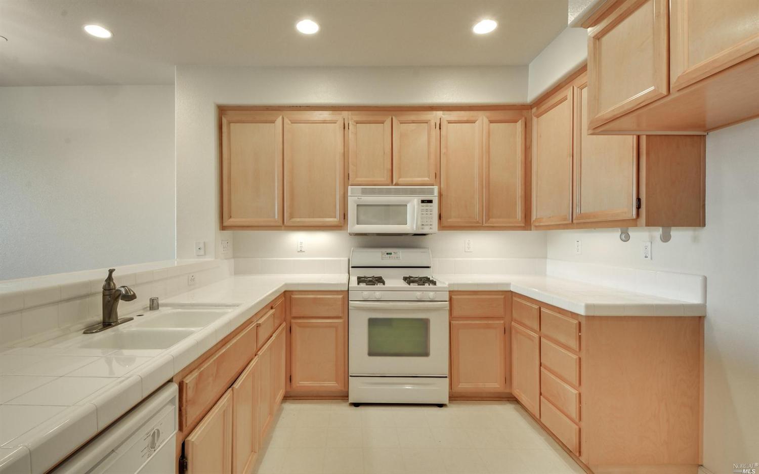 For Sale: 2537 Edgewater Dr Santa Rosa, CA 95407