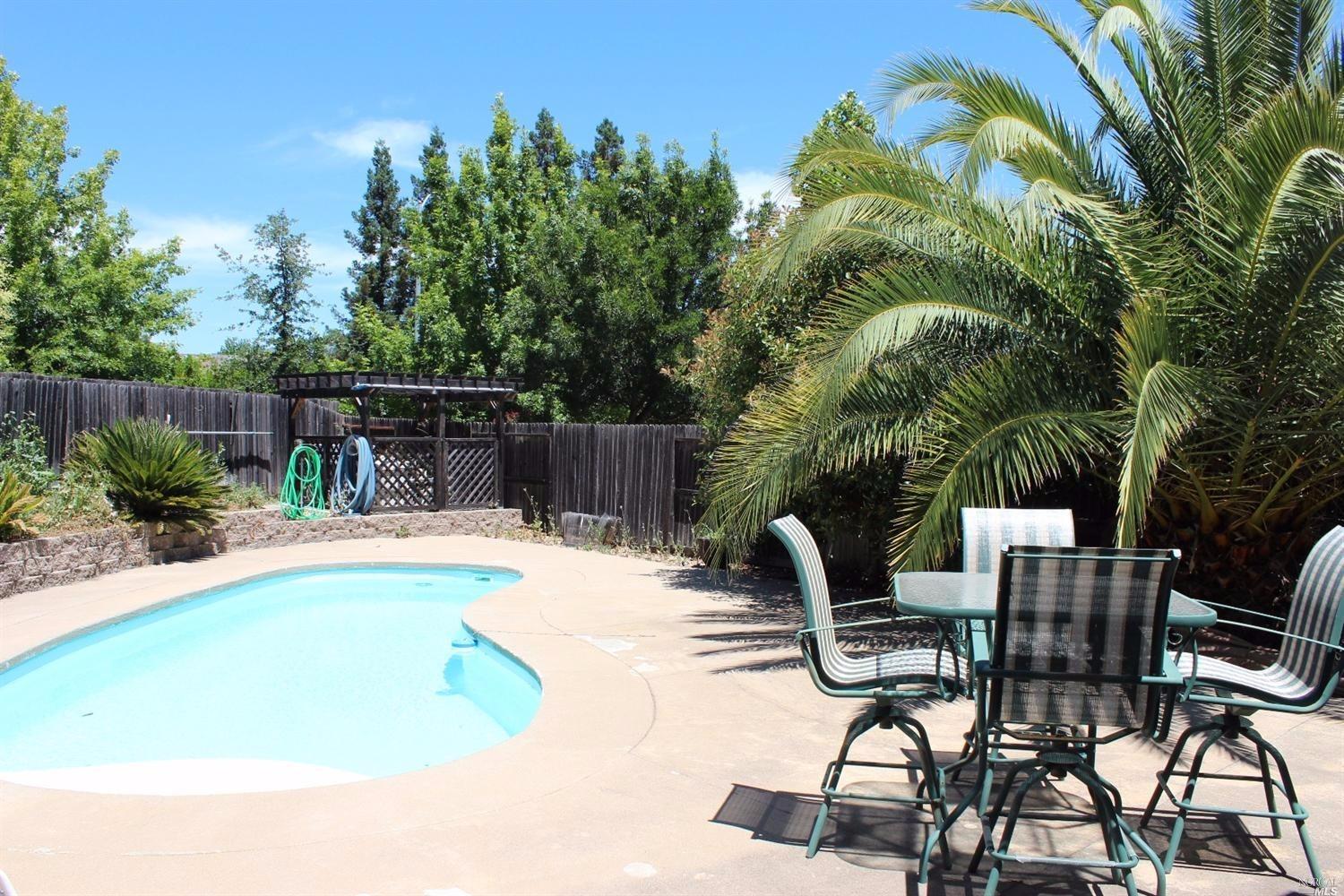 For Sale: 114 Sierra Ct Cloverdale, CA 95425
