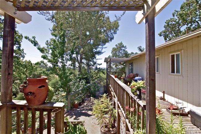 For Sale: 542 Sunnyvale Dr Healdsburg, CA 95448