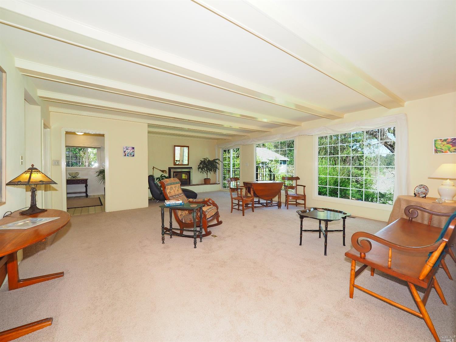 6694 Ellen Ln
