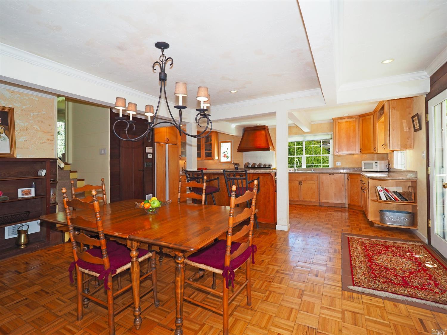 6694 Ellen Ln