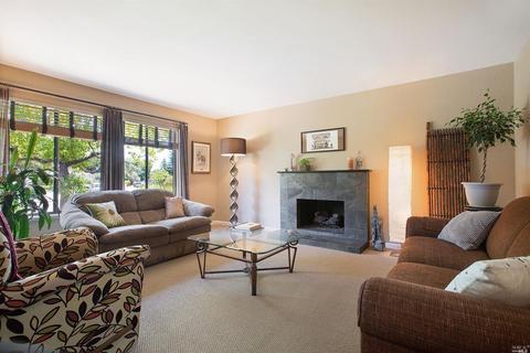 141 Fairview Ln