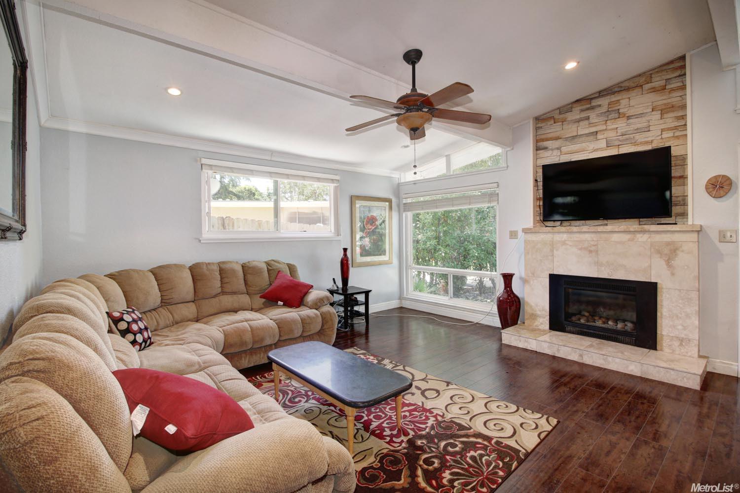 For Sale: 4813 Serena Ct Carmichael, CA 95608