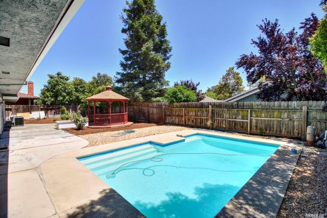 650 Amherst Dr