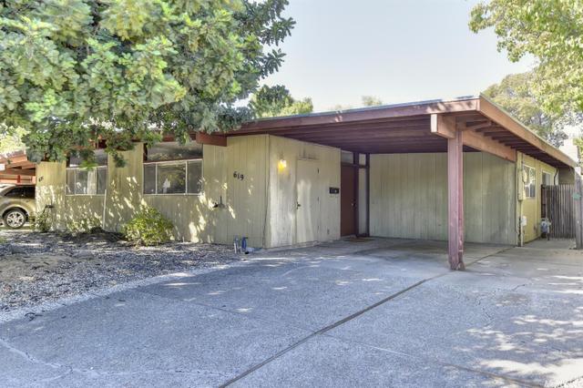 619 Villanova Dr