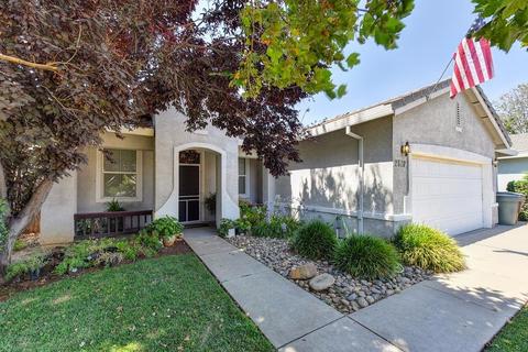 2828 Red Clover Way