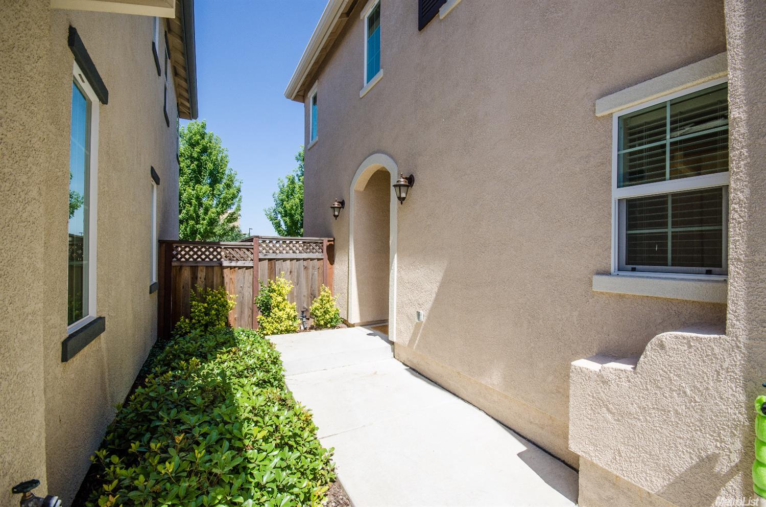 For Sale: 824 Equinox Loop Lincoln, CA 95648
