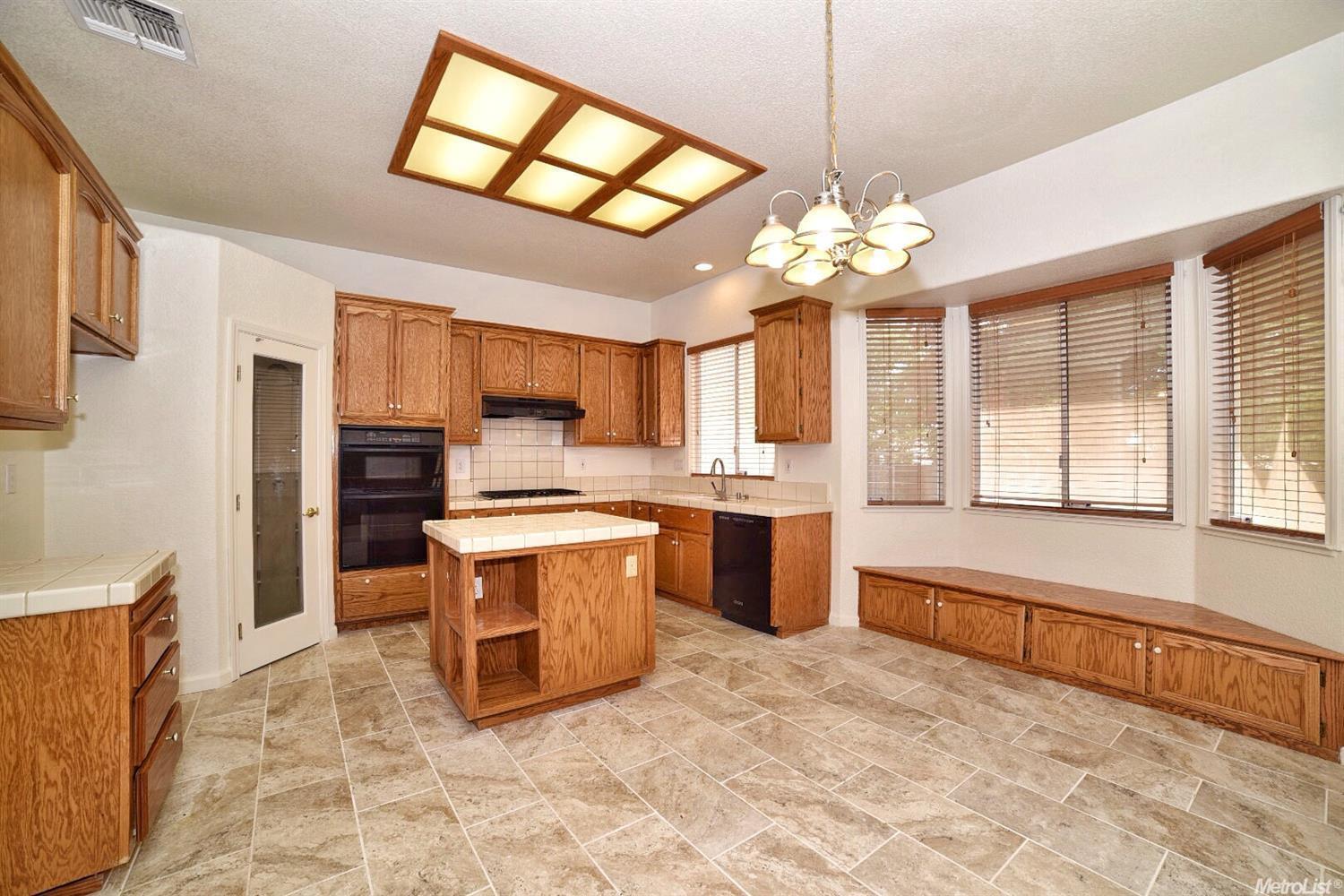 For Sale: 1048 Caswell Dr Roseville, CA 95661