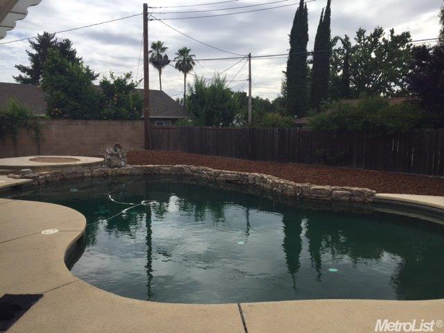 For Sale: 1805 Queens Ct Roseville, CA 95661