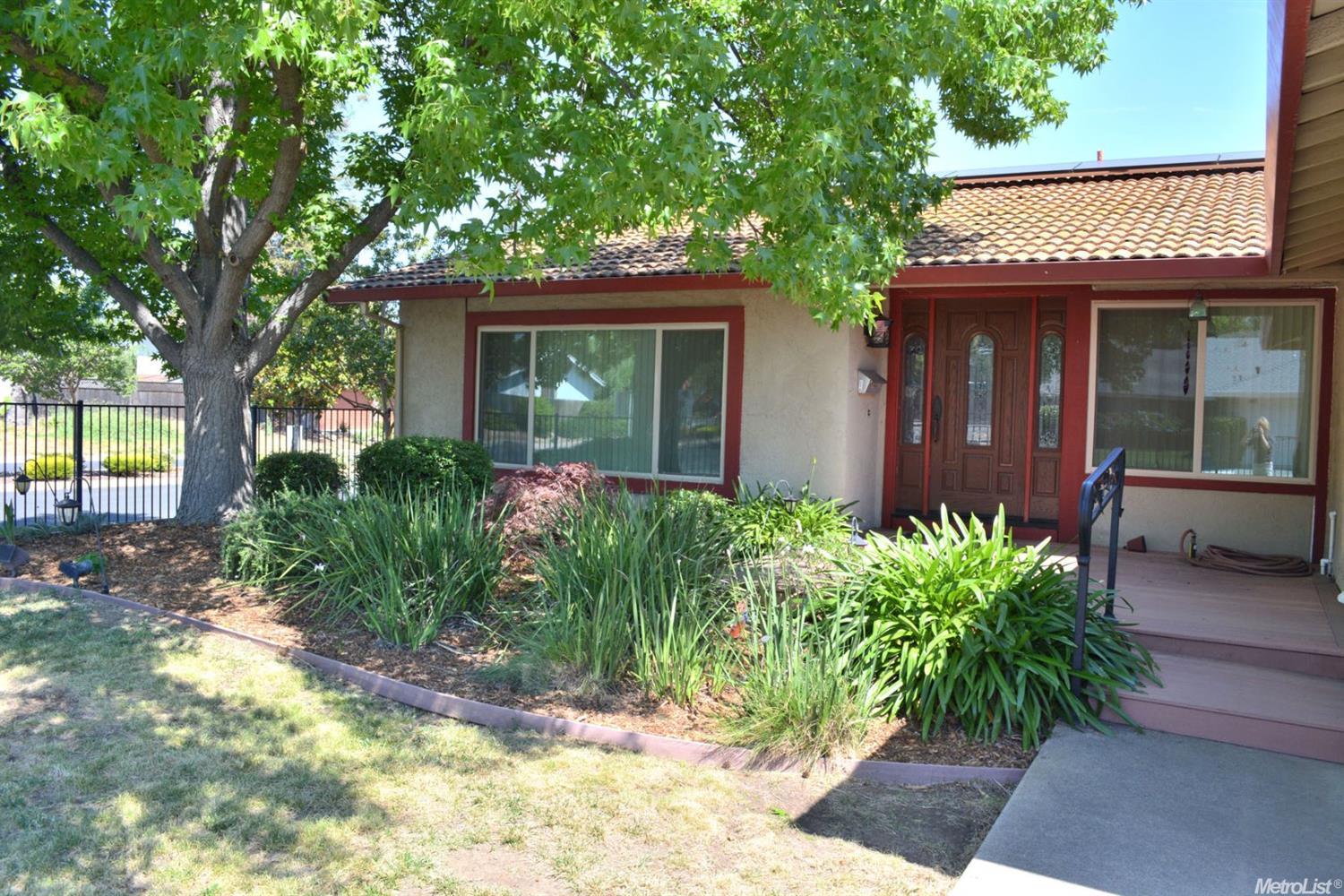 For Sale: 1701 Oakview Dr Roseville, CA 95661