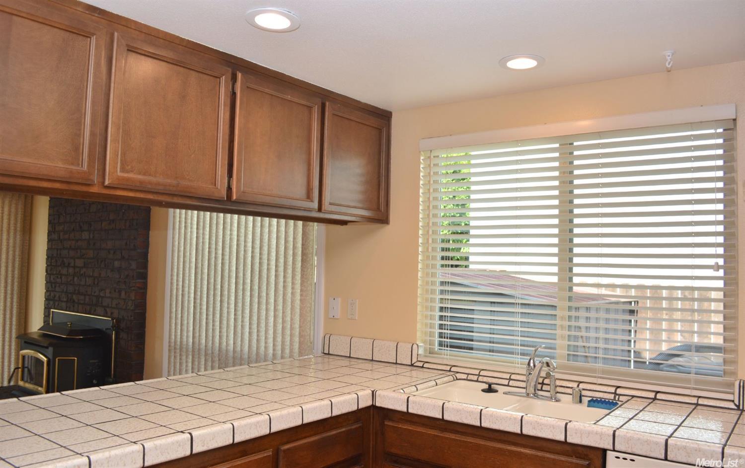 For Sale: 1701 Oakview Dr Roseville, CA 95661