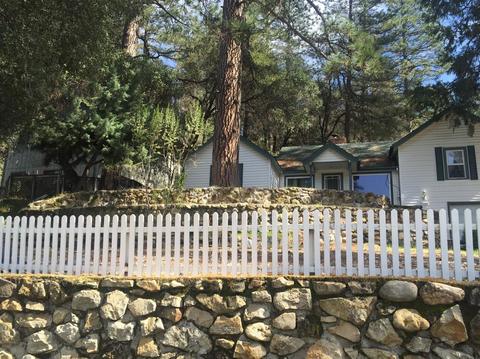 1300 Carson Rd