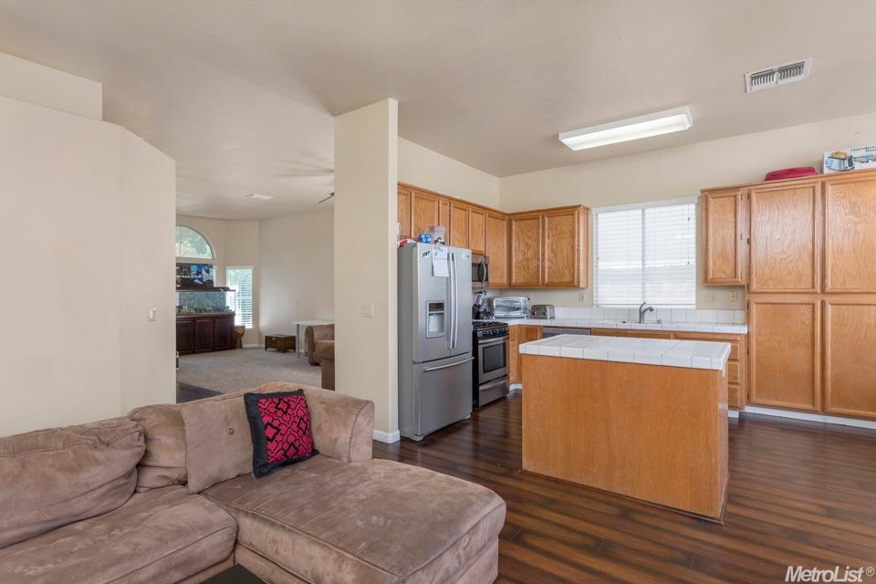 For Sale: 6310 Emerald Dr Rocklin, CA 95677
