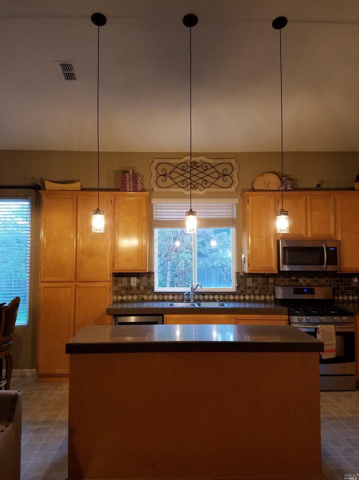 1042 Freshwater Ct
