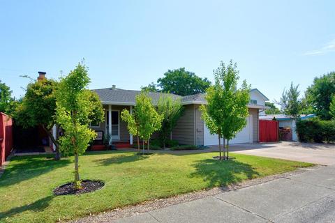 701 Orchard Ave S