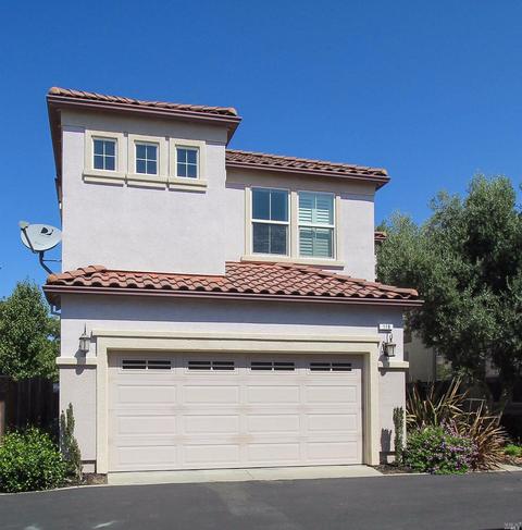 260 Bowline Dr