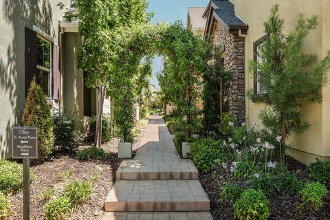 725 Montblanc Pl