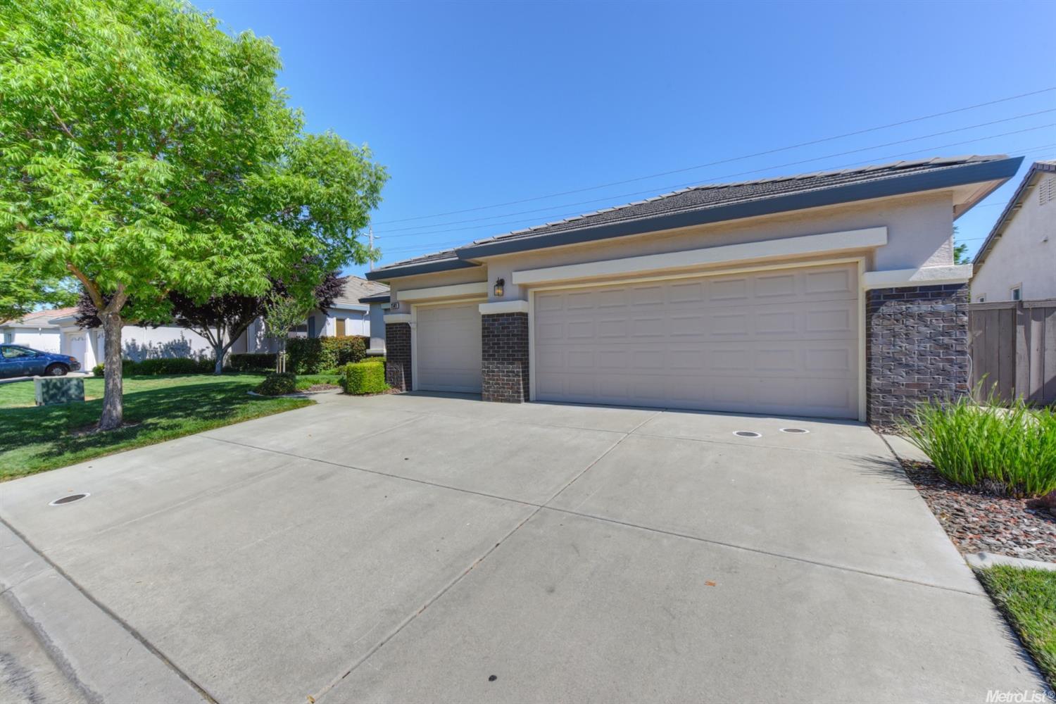 For Sale: 2501 Emerald Lake Ln Elk Grove, CA 95758