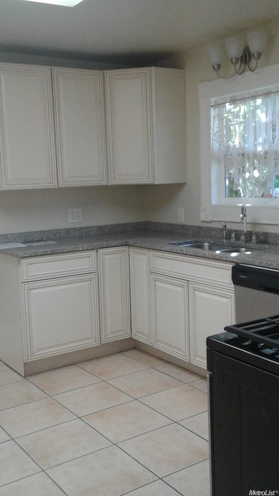 3242 Serra Way
