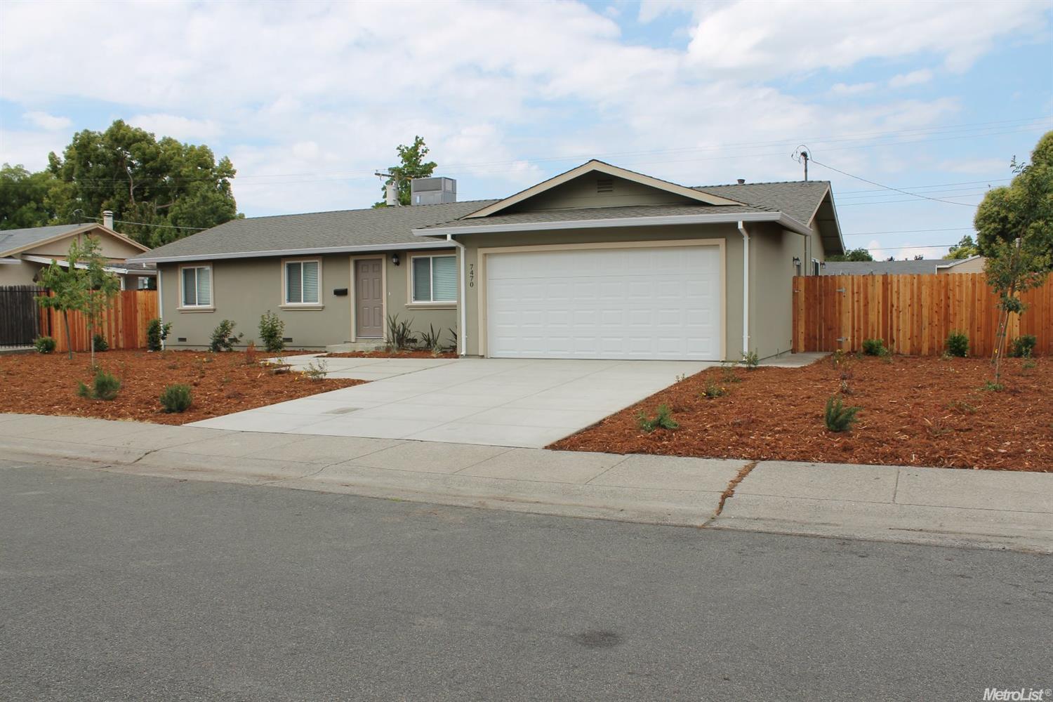 For Sale: 7470 Sylvia Way Sacramento, CA 95822