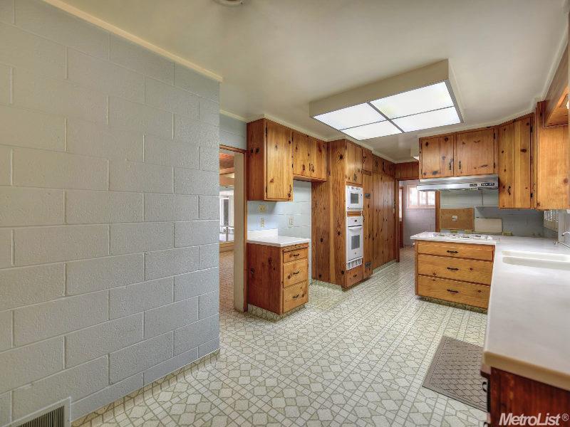 1041 Sagamore Way