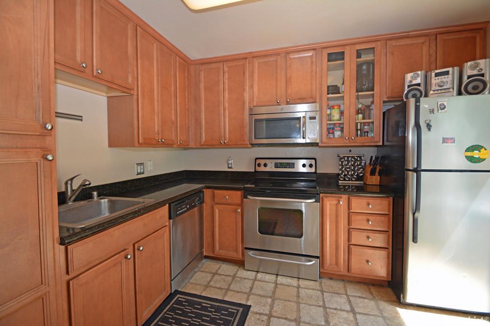 For Sale: 501 Woodside Oaks #APT 4 Sacramento, CA 95825