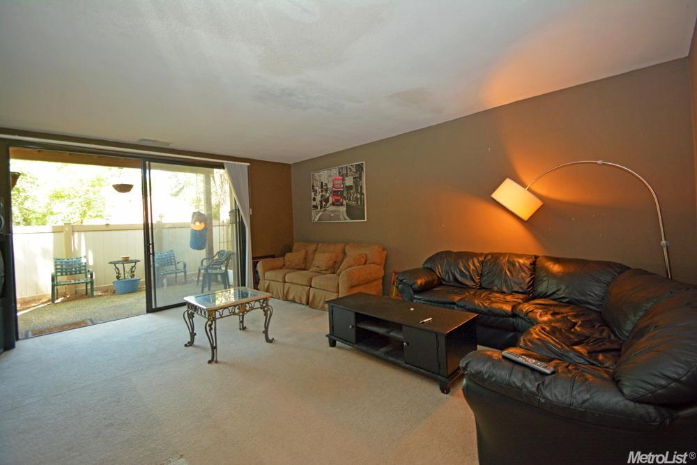 For Sale: 501 Woodside Oaks #APT 4 Sacramento, CA 95825