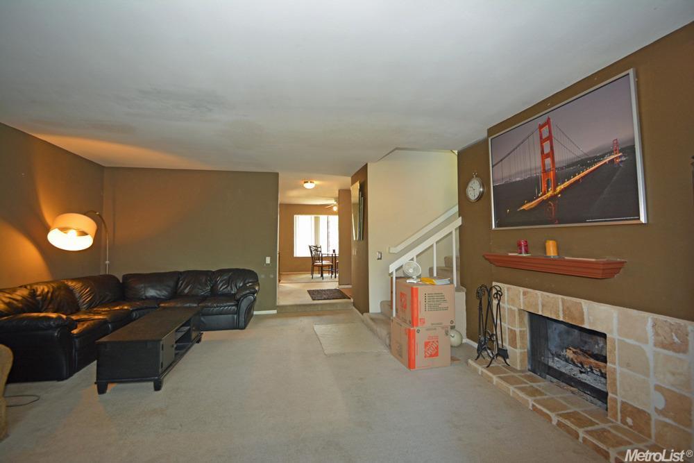 For Sale: 501 Woodside Oaks #APT 4 Sacramento, CA 95825