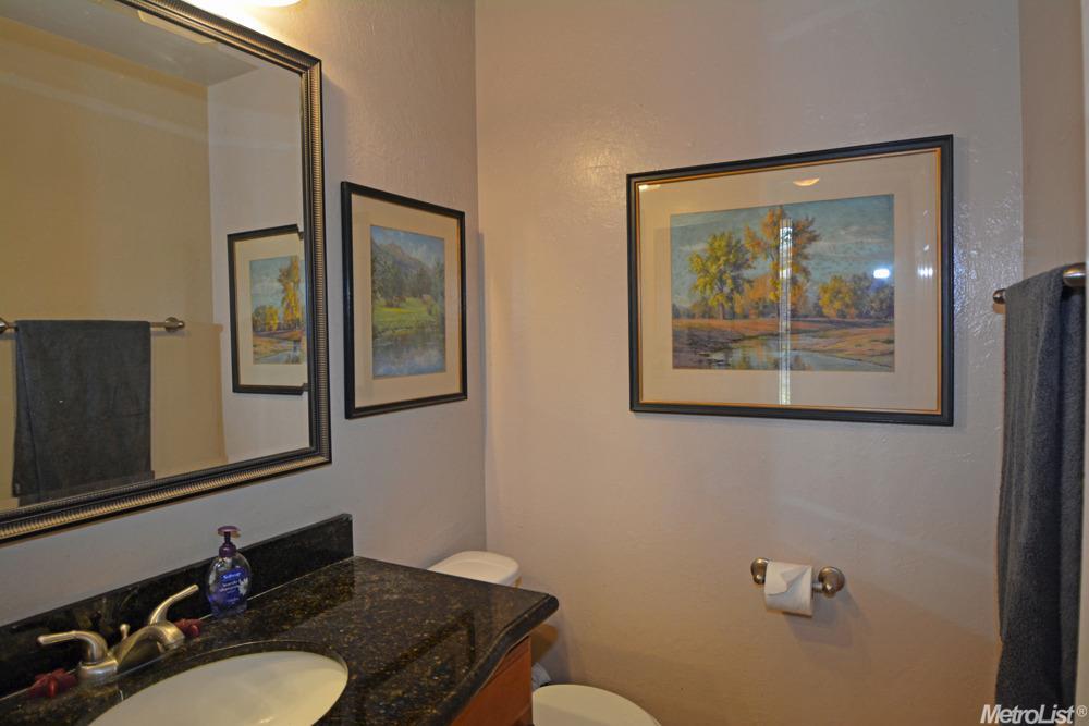 For Sale: 501 Woodside Oaks #APT 4 Sacramento, CA 95825