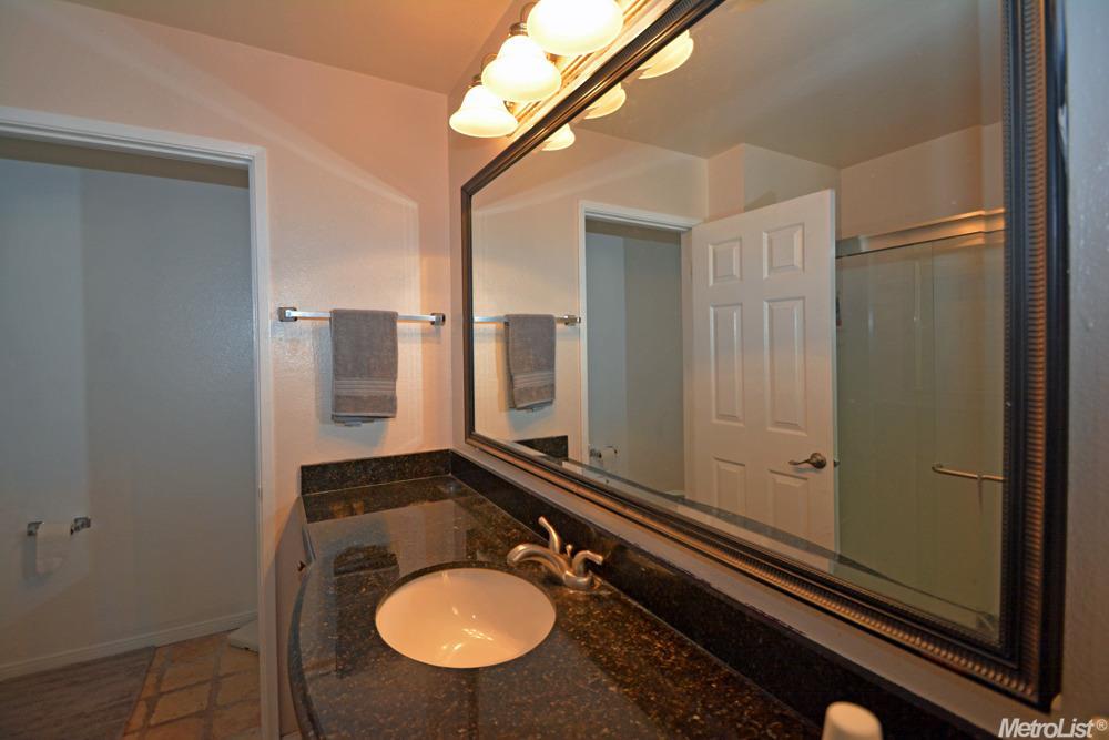 For Sale: 501 Woodside Oaks #APT 4 Sacramento, CA 95825