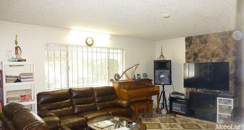 For Sale: 8985 Gainsboro Way Sacramento, CA 95826