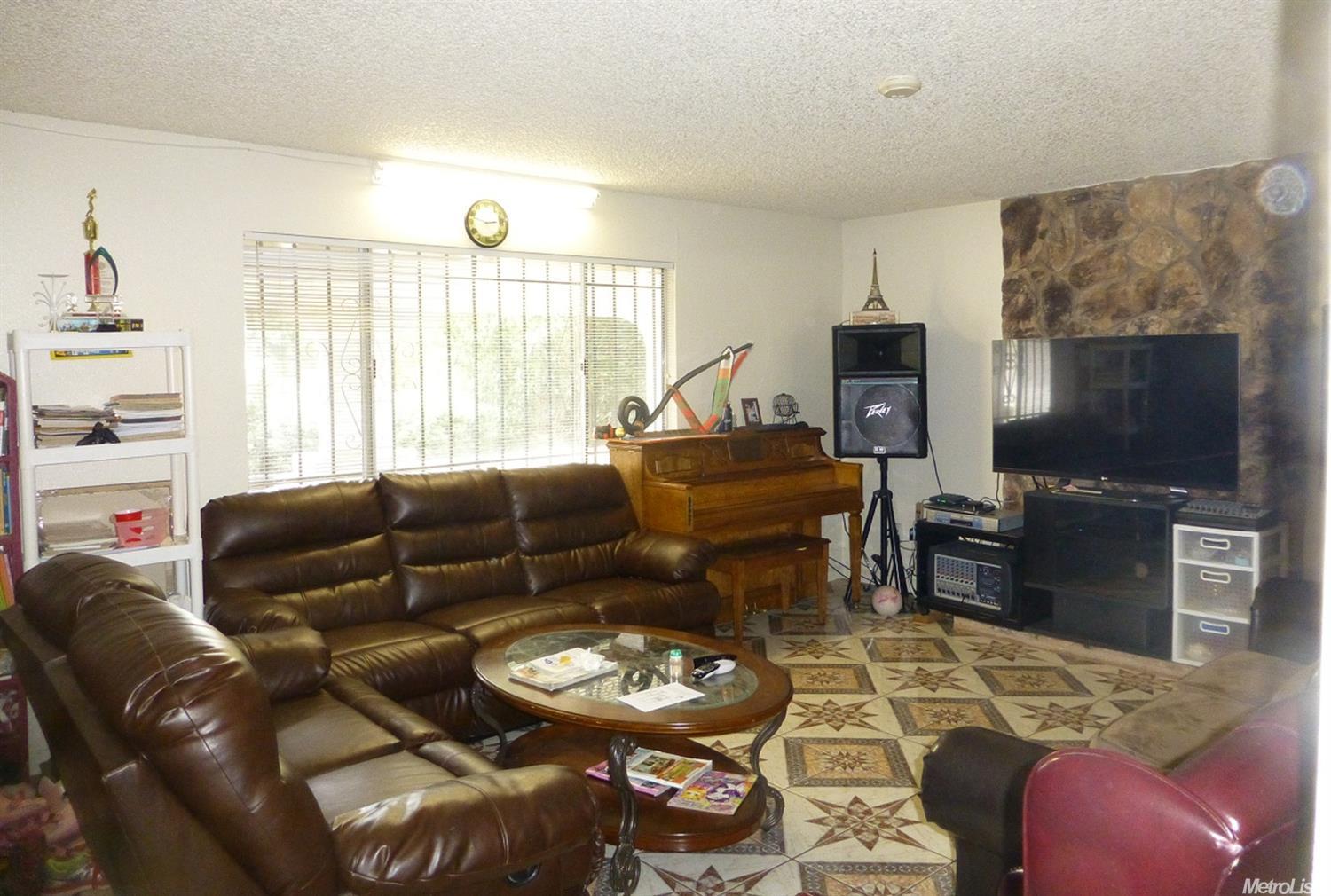For Sale: 8985 Gainsboro Way Sacramento, CA 95826