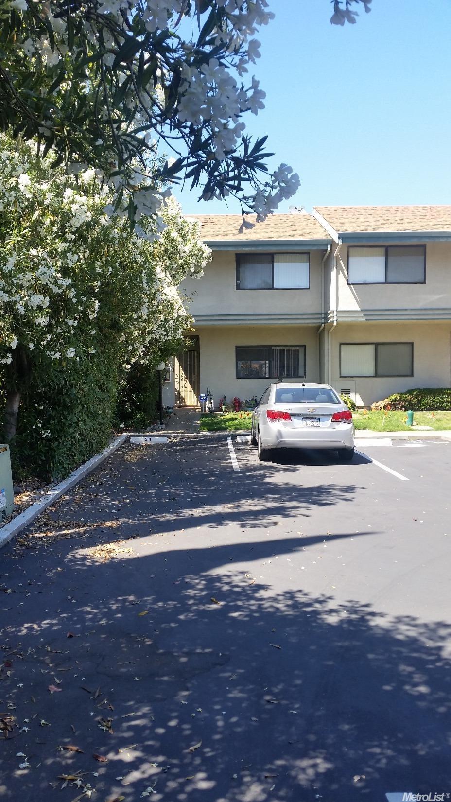 For Sale: 5111 Griffin Oaks Ln Sacramento, CA 95841