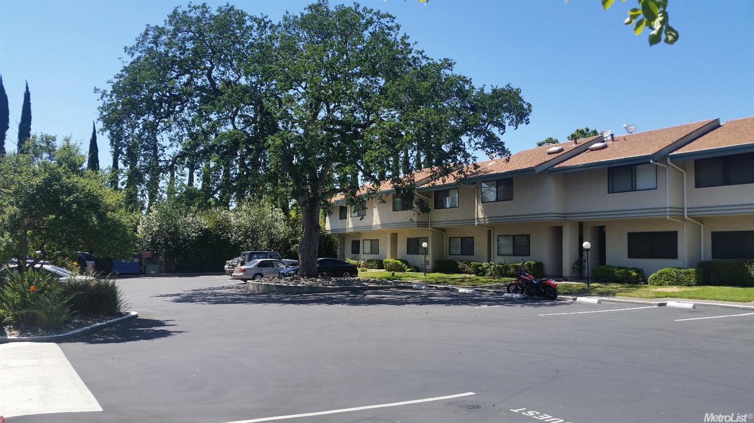 For Sale: 5111 Griffin Oaks Ln Sacramento, CA 95841