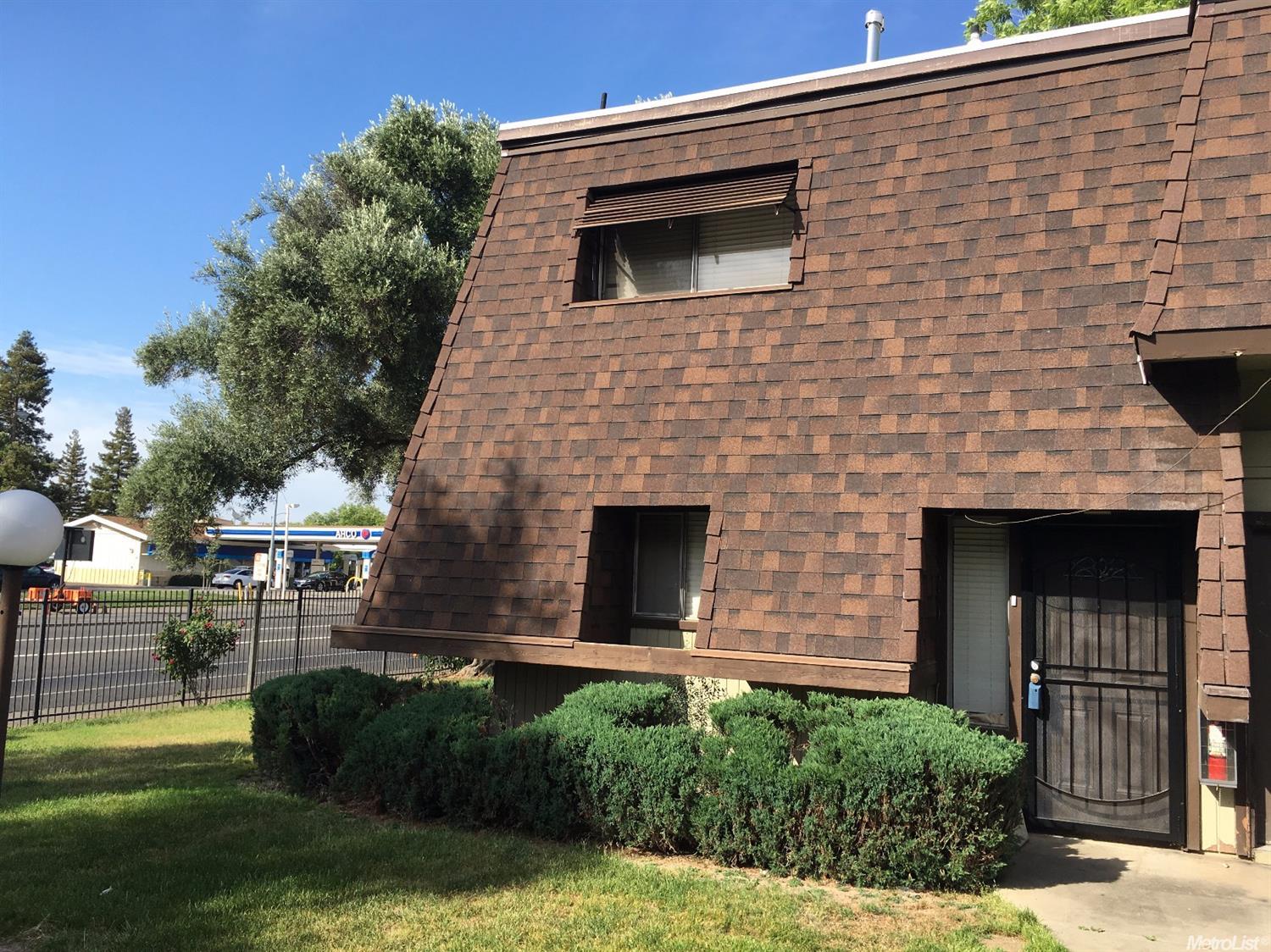 For Sale: 5724 Hillsdale Blvd Sacramento, CA 95842