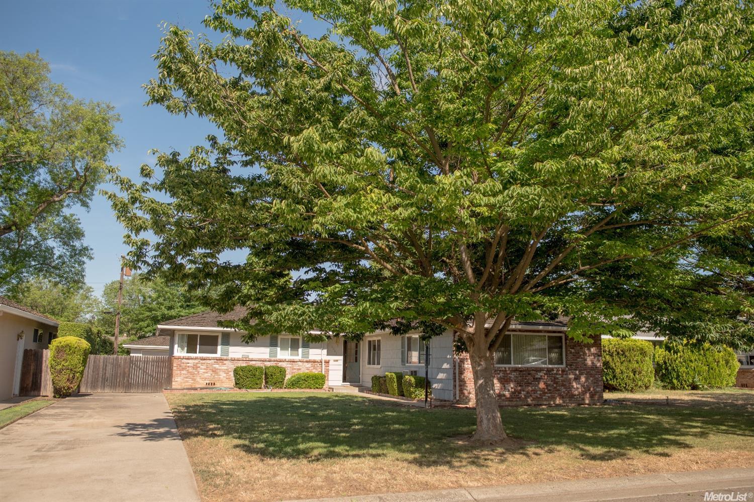 For Sale: 4057 Esperanza Dr Sacramento, CA 95864