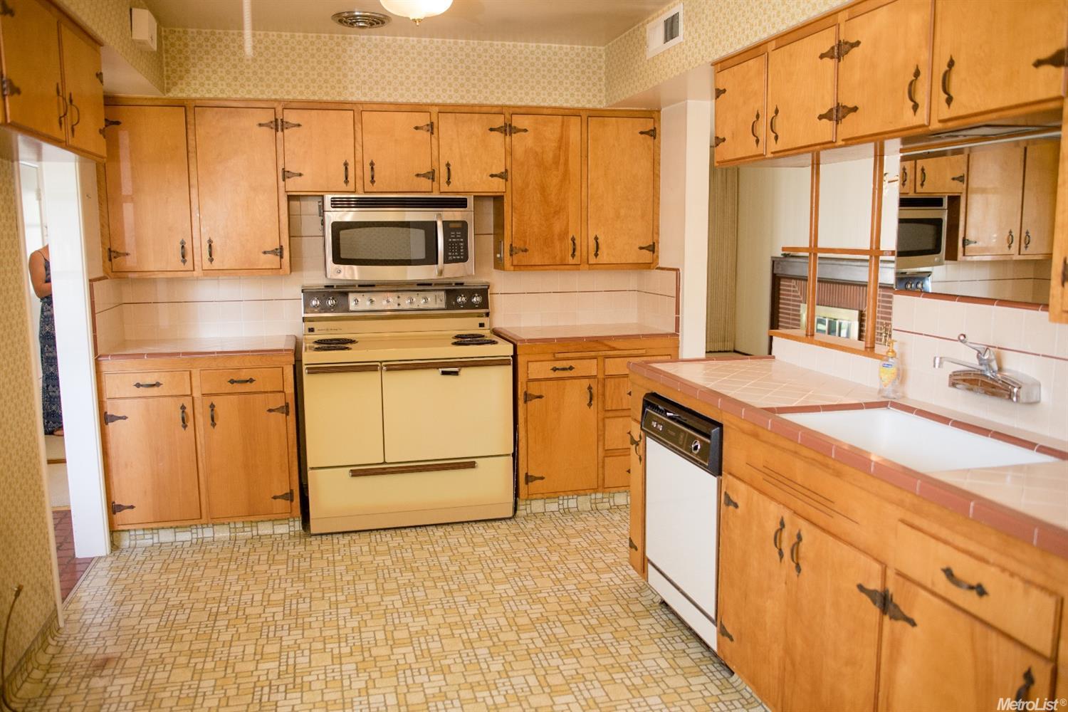 For Sale: 4057 Esperanza Dr Sacramento, CA 95864