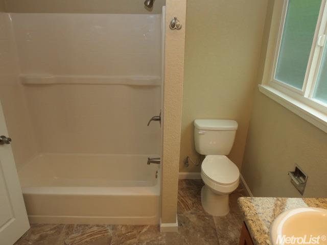 1124 Hall Ct