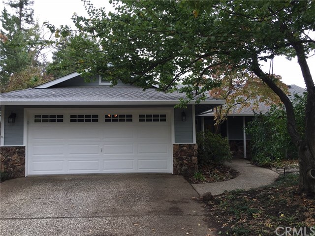 8 Greenwood Ln