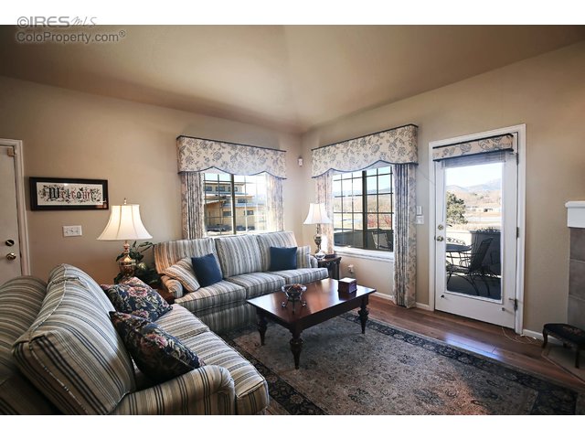327 Lilac Pl