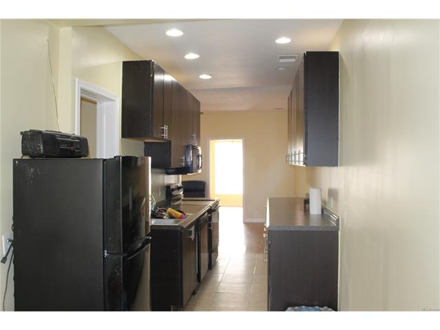 823 W 11th St
