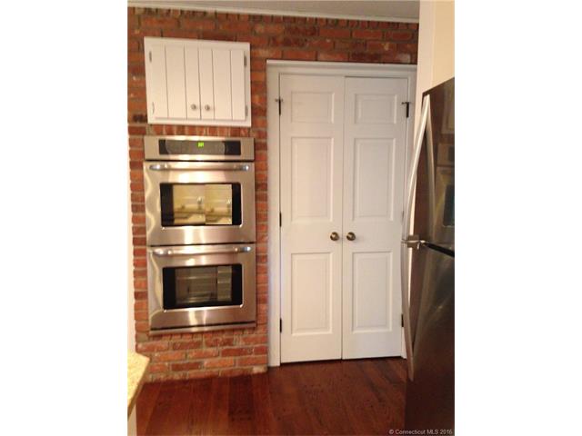 For Sale: 4 Ardsley Way Avon, CT 06001