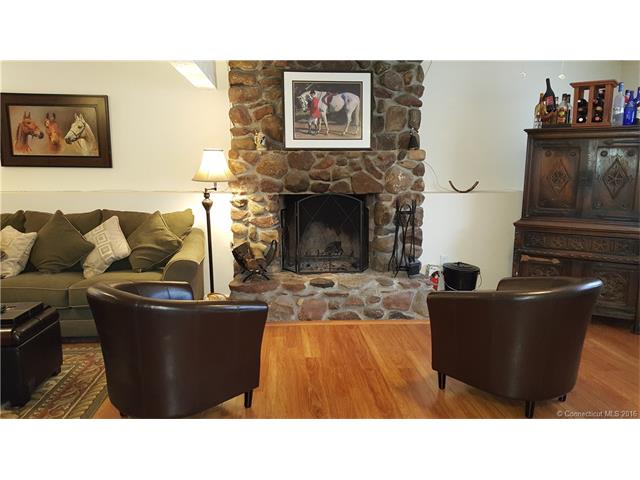 87 Julia Rd