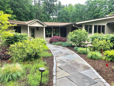 16 Woodland Dr