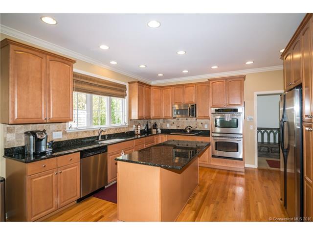 10 Ellsworth Ln, Canton CT 06019