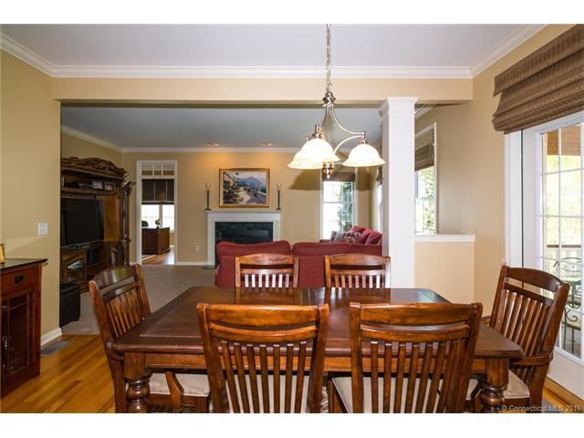 10 Ellsworth Ln, Canton CT 06019