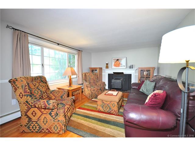 8 Highfields Dr